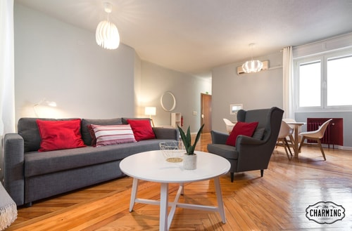 Gran Vía Center · Bright, 2 bedrooms and A/C Only Charming