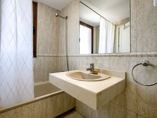 Madrid Airport II · 2 bedrooms, pool, gym and A/C · photo 12 · Only Charming, Madrid