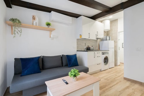 San Isidro II · 1 dormitorio con patio y A/A · foto 9 · Only Charming, Madrid