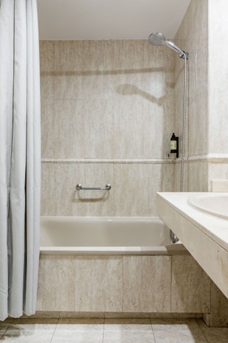 Madrid Airport VI · Piscina, gimnasio y parking · apartamento en San Blas · foto 9 de 12