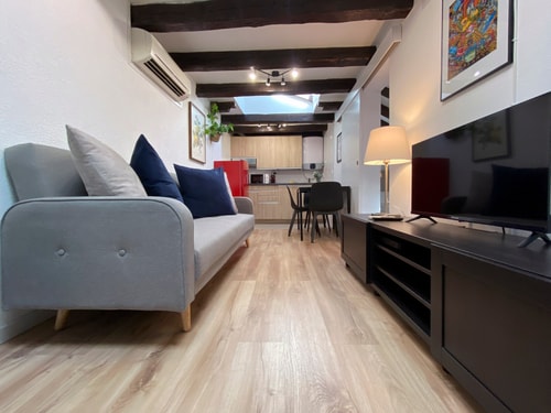 Malasaña Attic · 1 dormitorio con A/A · foto 4 · Only Charming, Madrid