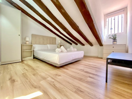 Malasaña Attic · 1 dormitorio con A/A · foto 3 · Only Charming, Madrid