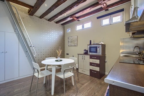 Sol Attic · 1 dormitorio con A/A · foto 11 · Only Charming, Madrid