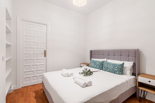 Sol Apartment IV · 2 dormitorios, 2 baños y A/A · foto 9 · Only Charming, Madrid