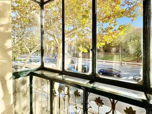 Alfonso XII · Luminoso, 4 dormitorios y 3 baños · foto 41 · Only Charming, Madrid