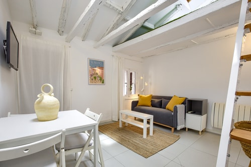 Latina Center · Estudio con A/A · foto 8 · Only Charming, Madrid