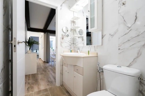 San Isidro II · 1 dormitorio con patio y A/A · foto 12 · Only Charming, Madrid