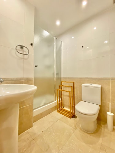 Ópera · 3 dormitorios, 2 baños, piscina y gimnasio · foto 27 · Only Charming, Madrid