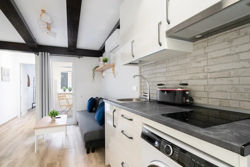 San Isidro II · 1 dormitorio con patio y A/A · foto 11 · Only Charming, Madrid