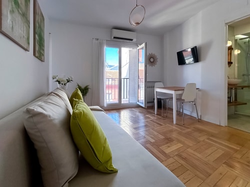 Sol Studio III-Apartamento en el Centro con Balcón, Lavapiés