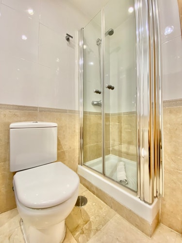 Ópera · 3 dormitorios, 2 baños, piscina y gimnasio · foto 28 · Only Charming, Madrid