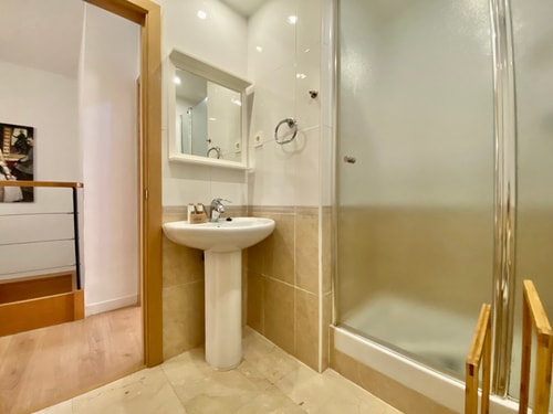 Ópera · 3 dormitorios, 2 baños, piscina y gimnasio · foto 18 · Only Charming, Madrid