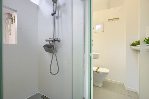 Latina Center · Estudio con A/A · foto 7 · Only Charming, Madrid