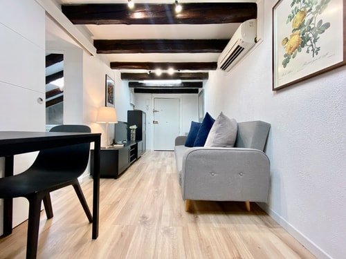 Malasaña Attic · 1 dormitorio con A/A · foto 5 · Only Charming, Madrid