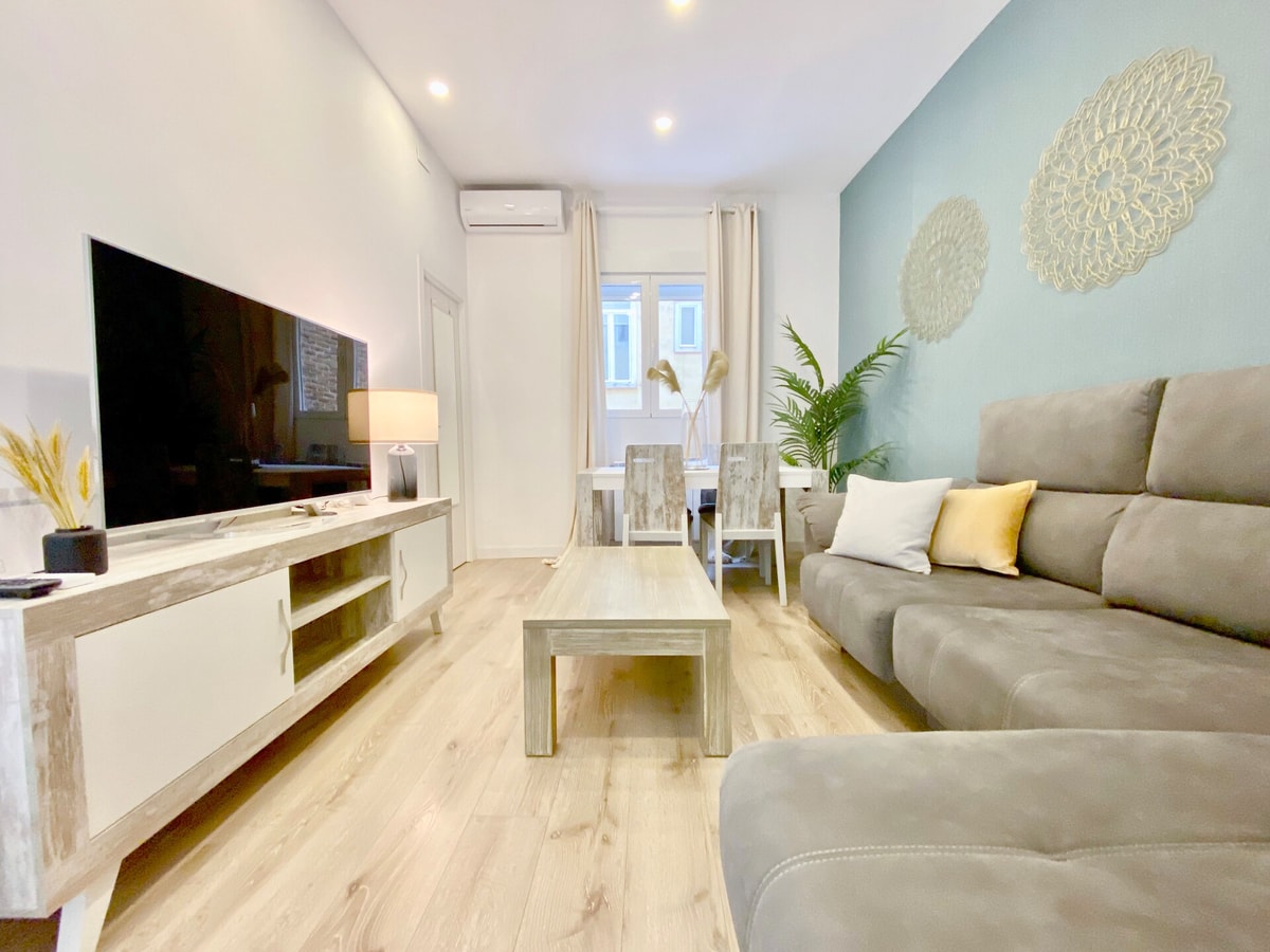 La Latina Market · 2 dormitorios, 2 baños y A/A · apartamento en Lavapiés · foto 1 de 20
