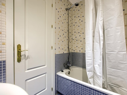 Madrid Airport II · 2 bedrooms, pool, gym and A/C · photo 11 · Only Charming, Madrid