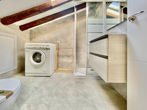 Malasaña Attic · 1 dormitorio con A/A · foto 11 · Only Charming, Madrid