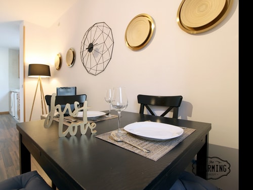 Huertas · Estudio luminoso con balcón y A/A · foto 4 · Only Charming, Madrid