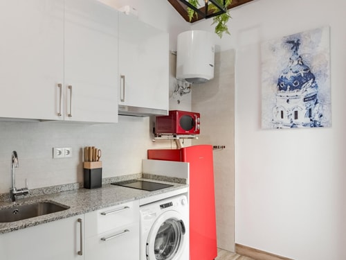 Villaverde IV · Estudio con patio y A/A · foto 3 · Only Charming, Madrid