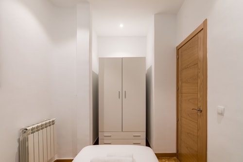 Embajadores II · Luminoso, 4 dormitorios y 2 baños · foto 15 · Only Charming, Madrid