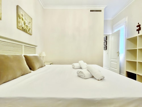 Gran Vía VI · 1 dormitorio con A/A · foto 10 · Only Charming, Madrid