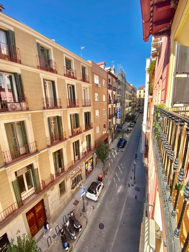 Valverde Malasaña · Estudio con balcón y A/A · foto 11 · Only Charming, Madrid