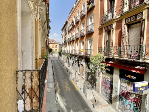 Cozy Malasaña · Estudio con balcón y A/A · foto 9 · Only Charming, Madrid