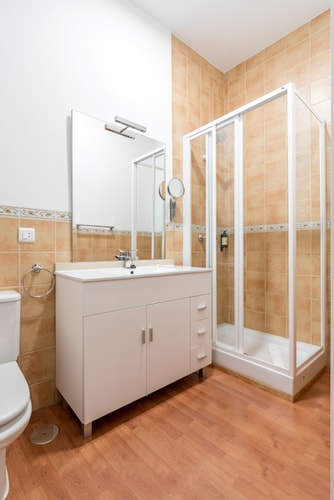 Sol Apartment IV · 2 dormitorios, 2 baños y A/A · foto 13 · Only Charming, Madrid