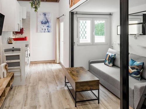 Villaverde IV · Estudio con patio y A/A · foto 5 · Only Charming, Madrid