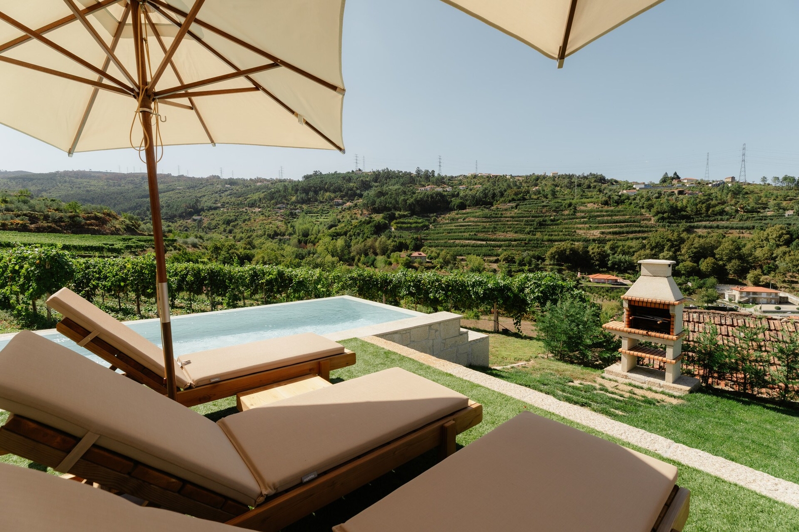 Serpa Pinto Village - Private Pool - by FERO 13 ferocollection.feroslowliving.com