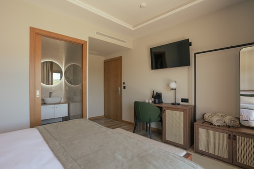 Quinta do Roso - River View Room 18 ferocollection.feroslowliving.com