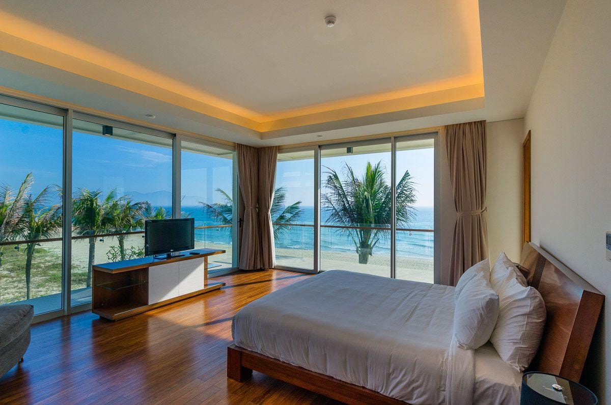 Luxury Gulf-front Villa gallery image 2
