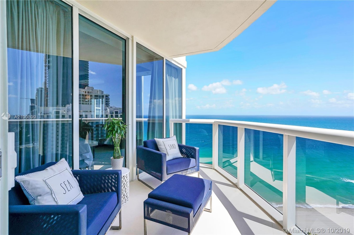 Luxury Waterfront Apartment gallery image 1