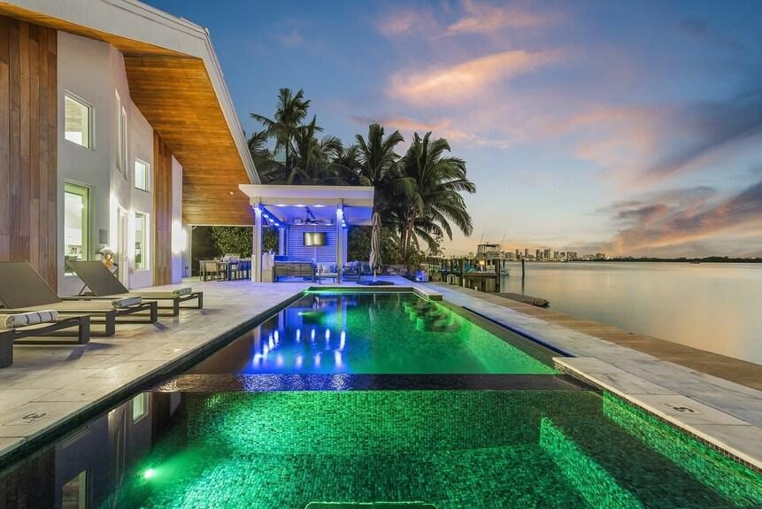 Private oceanfront retreat gallery image 2