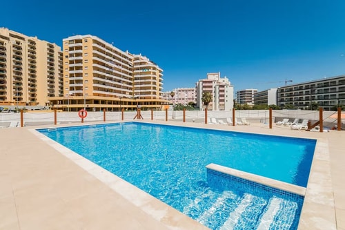 Rocha 2BR | Big Terrace, Pool & 2 Min to Beach