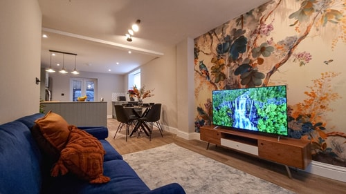 Central Brighton Townhouse: 2 En-Suites + Parking
