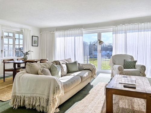 Hidden Haven Cottage with free parking