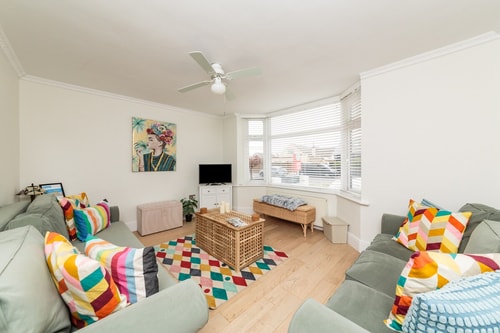 3-Bed Home, Driveway for 3 Cars, 2 Baths, Garden