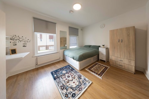 Spacious 4BR Home in Mile End – Amazing Location