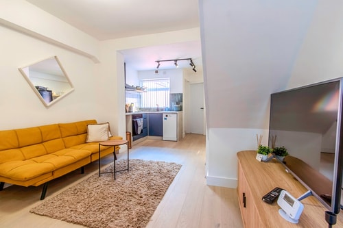 Modern 3-Bed House Close to Anfield Stadium