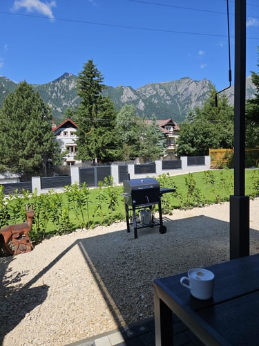 Panoramic Mountain Retreat
