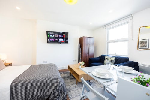 119 WR Floor 3 Studio Flat 8
