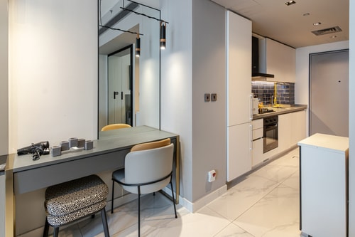 Sleek City-View Studio, Pool & Sauna, Downtown 4 Mi Casa Holiday Homes