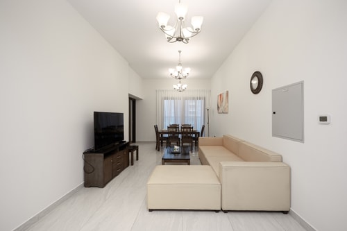 Stylish 4BR with Jacuzzi, Sauna & Prime Amenities 3 Mi Casa Holiday Homes