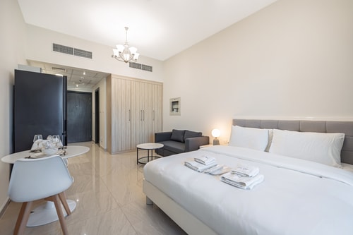 Chic Studio | Canal Side | Speedy wi-fi I BBay 4 Mi Casa Holiday Homes