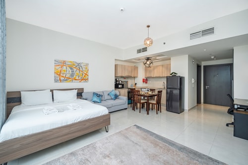 Bright & Elegant Studio I Balcony | Speedy Wi-Fi 4 Mi Casa Holiday Homes