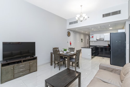 Canal View 1BR + Terrace Gym, Pool, Parking 1 Mi Casa Holiday Homes