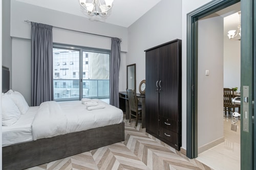 Canal View 1BR + Terrace Gym, Pool, Parking 12 Mi Casa Holiday Homes