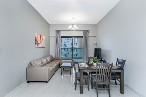 Canal View 1BR + Terrace Gym, Pool, Parking 5 Mi Casa Holiday Homes