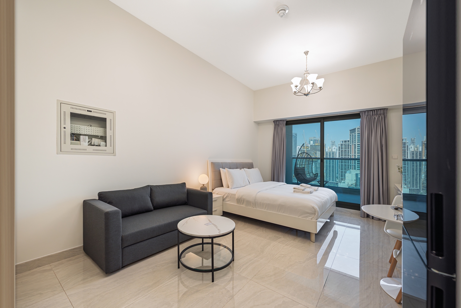 Chic Studio | Canal Side | Speedy wi-fi I BBay Mi Casa Holiday Homes